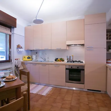 公寓 Sleeps 4 Pool