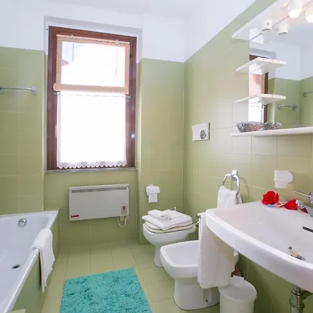 Sleeps 4 Pool 公寓 *